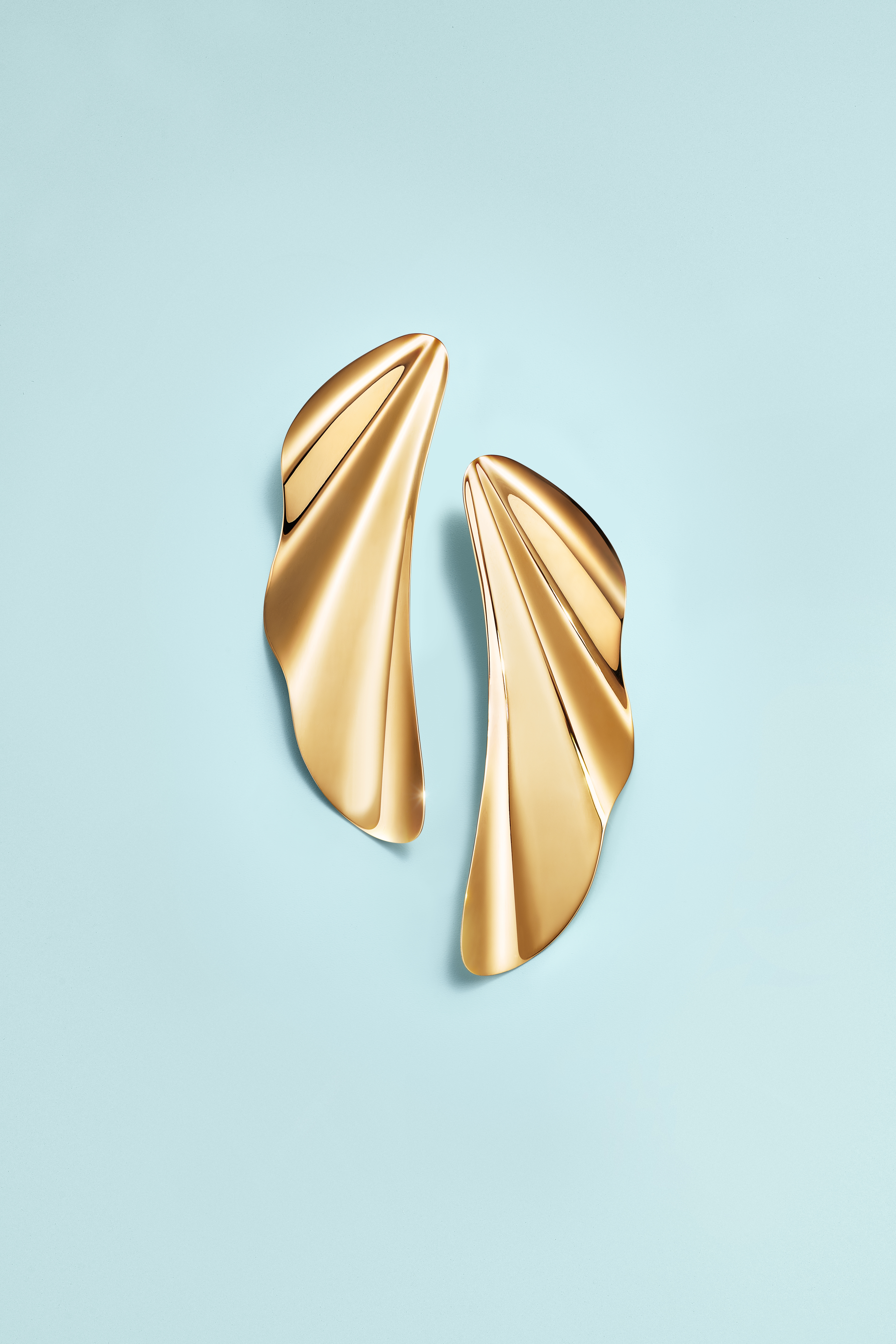 Elsa Peretti™ High Tide Large Earrings in 18K Yellow Gold_74137180.jpg