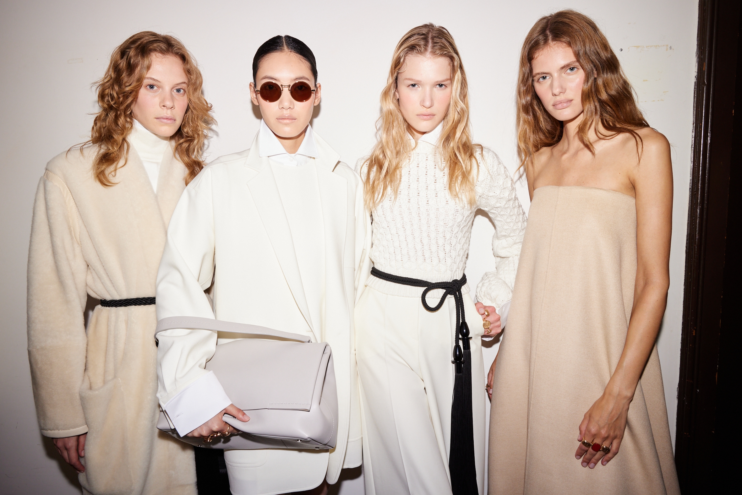 RE25 - MAX MARA RESORT - BACKTAGE IMAGES 70.jpg