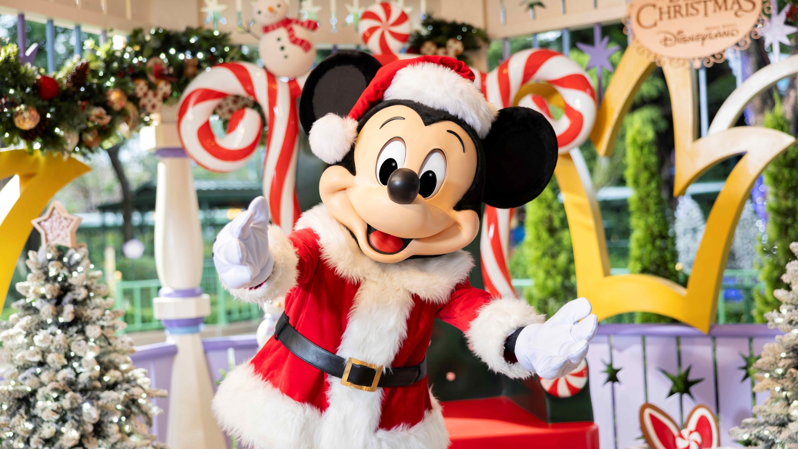 2025 Hong Kong Disneyland 20th Anniversary: Party Glows on with Beloved Disney Christmas Traditions