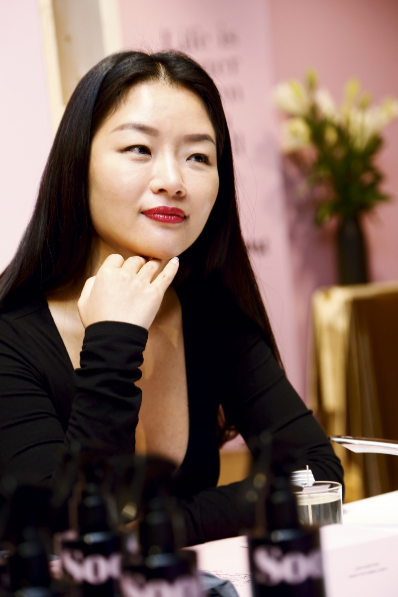 靠想像調出粉紅香氣！韓國女生聞香記