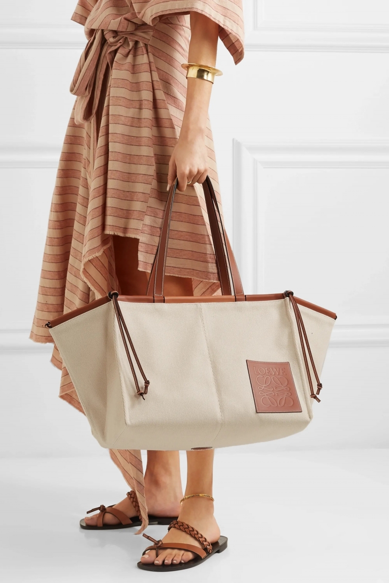 氣質又實用！Laptop也能放下的名牌帆布tote推介