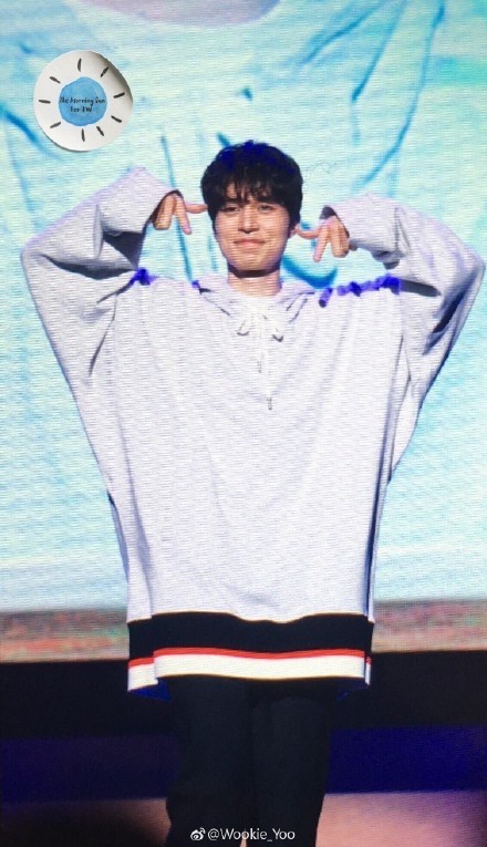 李棟旭、李聖經  示範男女「神鏡」