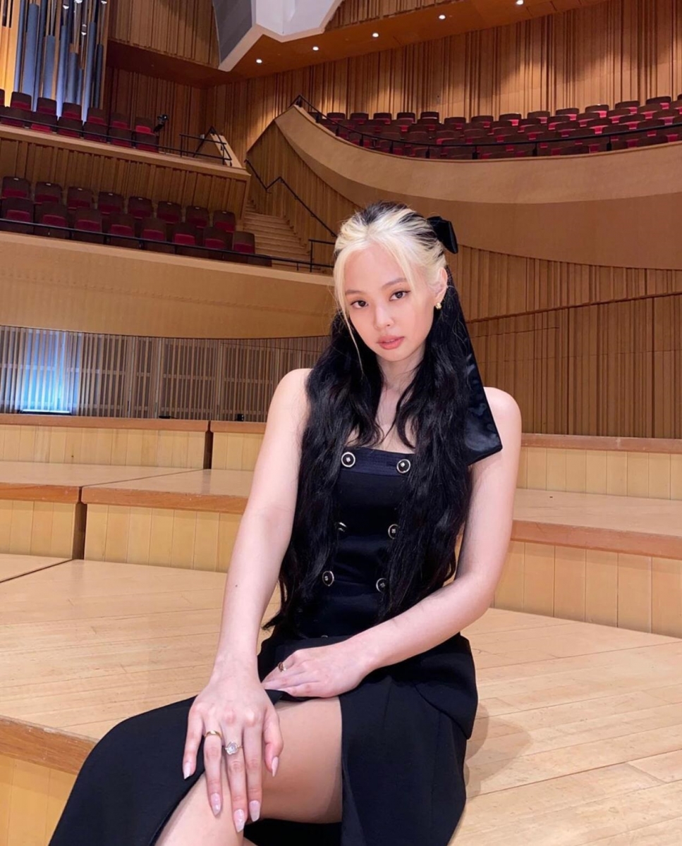 女神愛中分! 學 K-Pop 女神夏日中分髮型升氣質、時尚魅力 女神愛中分! 學 K-Pop 女神夏日中分髮型升氣質、時尚魅力