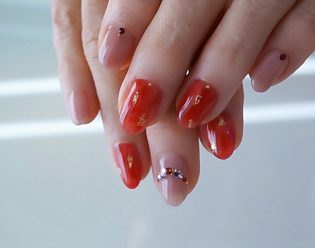 2020新年整新甲！4類20款日式溫柔風紅色系美甲提案