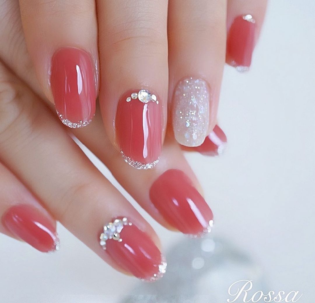 2020新年整新甲！4類20款日式溫柔風紅色系美甲提案