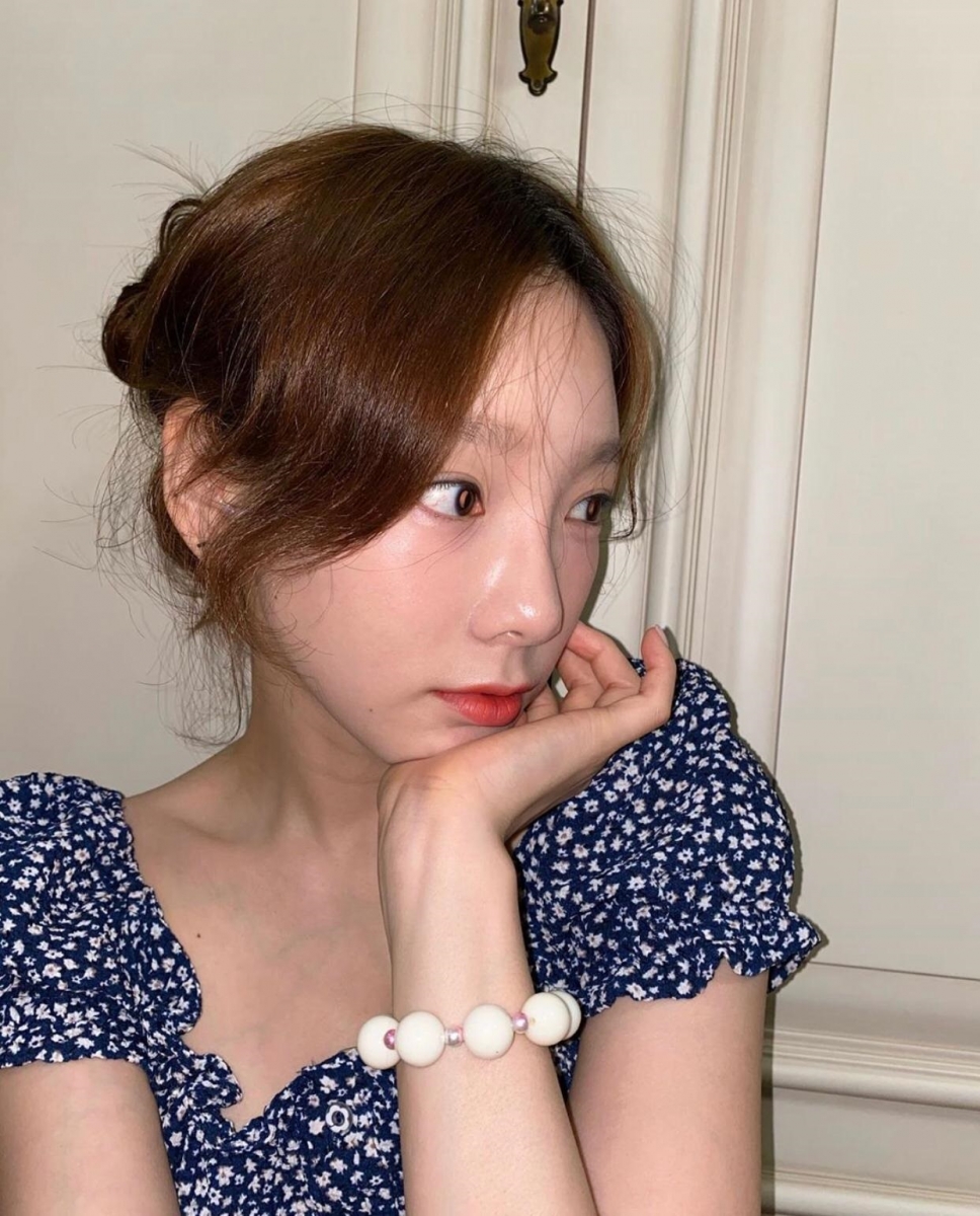 女神愛中分! 學 K-Pop 女神夏日中分髮型升氣質、時尚魅力 女神愛中分! 學 K-Pop 女神夏日中分髮型升氣質、時尚魅力