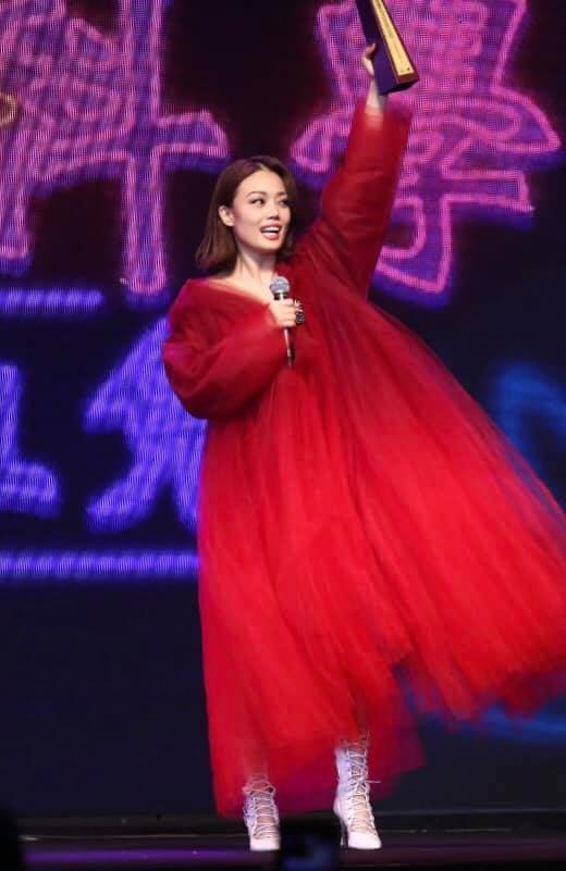 【叱咤樂壇頒獎禮】盤點11位衣著出眾女星 【叱咤樂壇頒獎禮】盤點11位衣著出眾女星