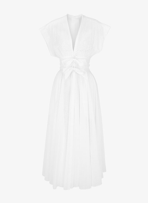 根本是「藍衣天使」！解構Jennie百變粉藍造型配搭