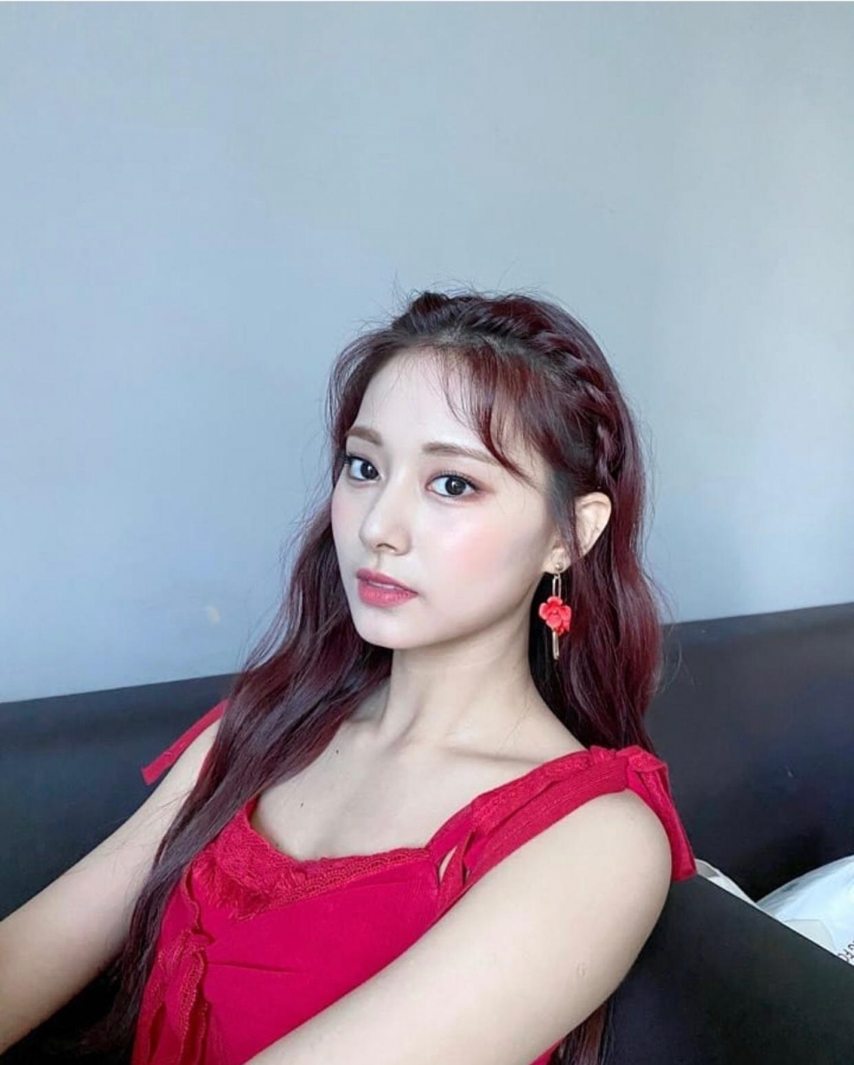 女神愛中分! 學 K-Pop 女神夏日中分髮型升氣質、時尚魅力 女神愛中分! 學 K-Pop 女神夏日中分髮型升氣質、時尚魅力