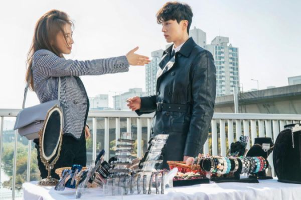 比女一更吸睛！ 潮學《鬼怪》劉仁娜的女強人造型