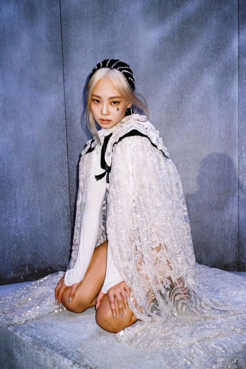 女神愛中分! 學 K-Pop 女神夏日中分髮型升氣質、時尚魅力 女神愛中分! 學 K-Pop 女神夏日中分髮型升氣質、時尚魅力