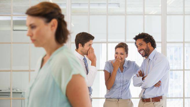 想避免小人陷害?6個職場自我保護技巧你要知 想避免小人陷害?6個職場自我保護技巧你要知