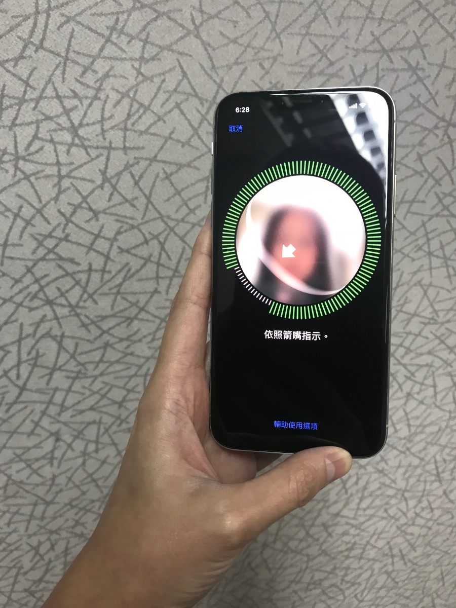 實機更靚！女生最愛白色iPhone X自拍、Animoji