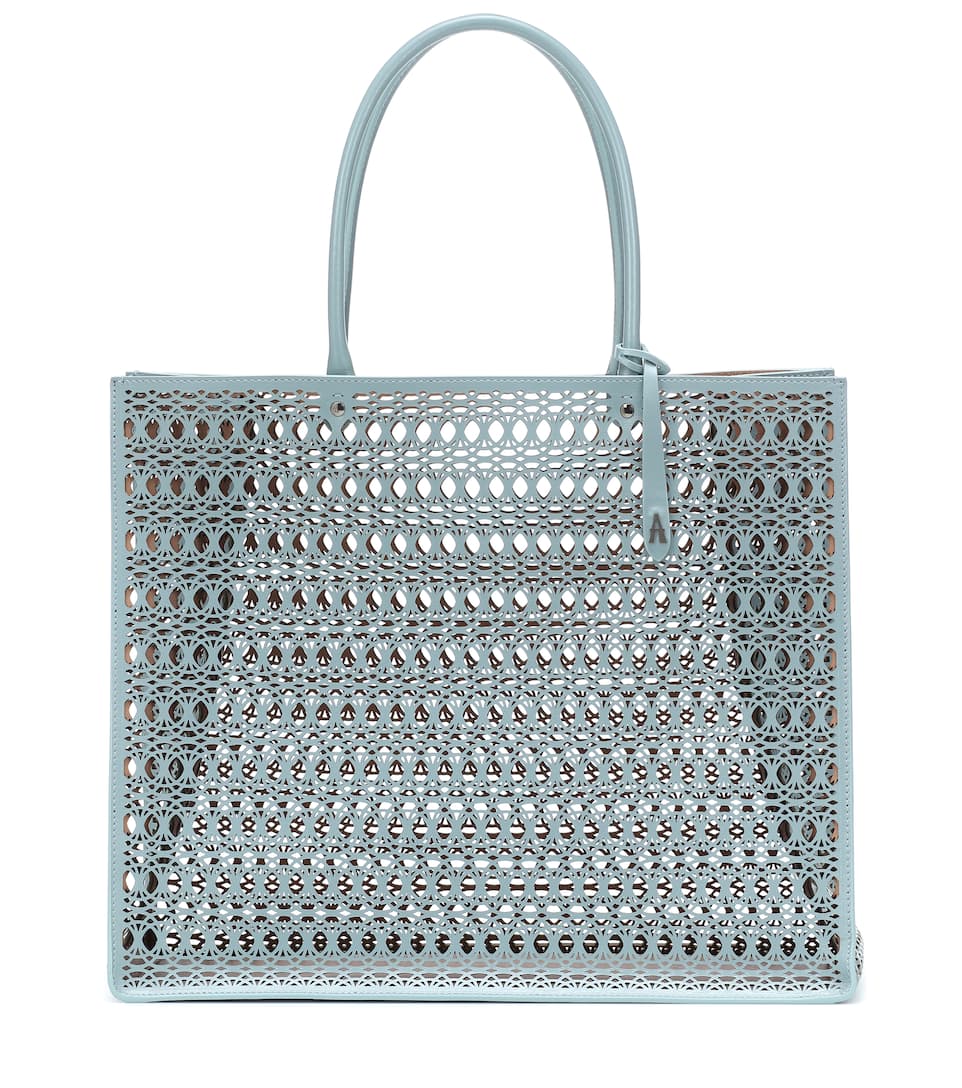 根本是「藍衣天使」！解構Jennie百變粉藍造型配搭