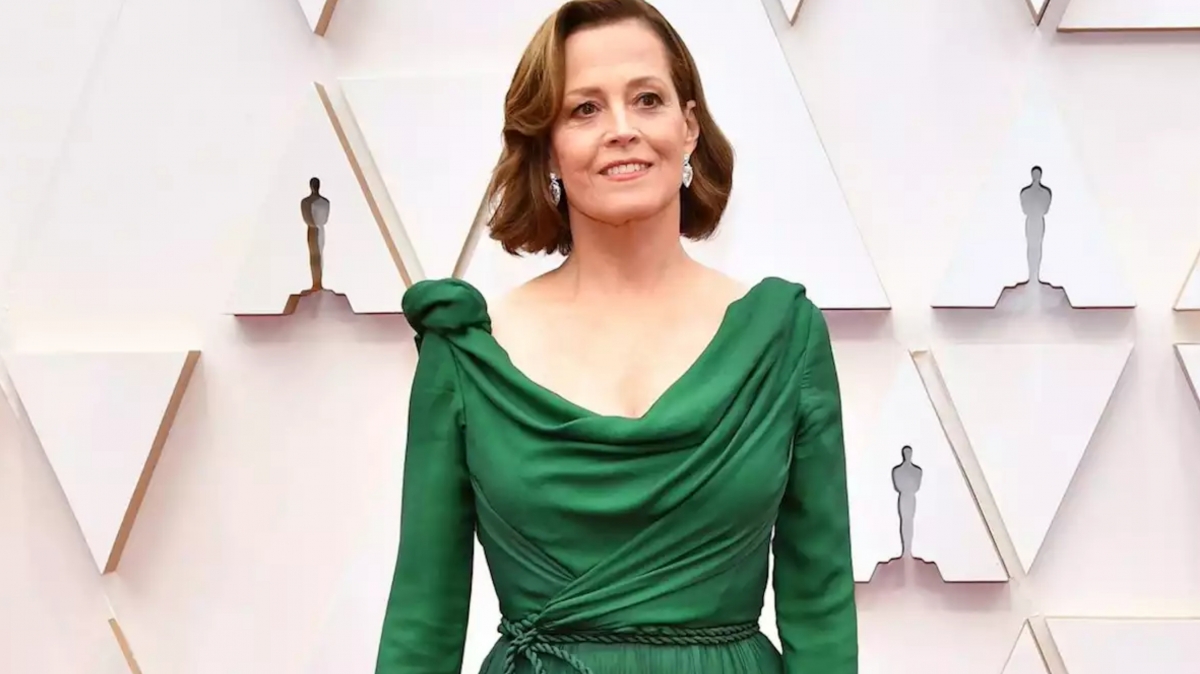 2020 奧斯卡 Dior 紅地毯妝容一覽！Natalie Portman、Sigourney Weaver 、Charlize Theron 三大巨星閃爆全場