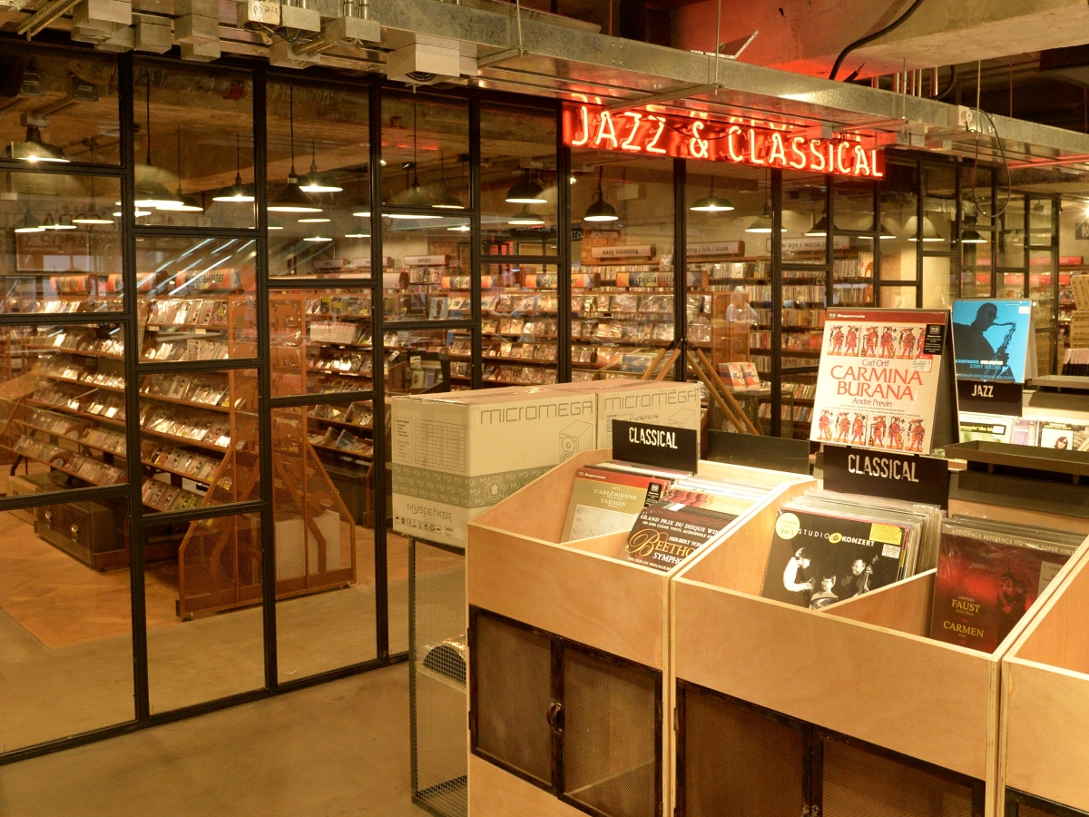 全新HMV   集齊「食、買、玩、聽、睇」