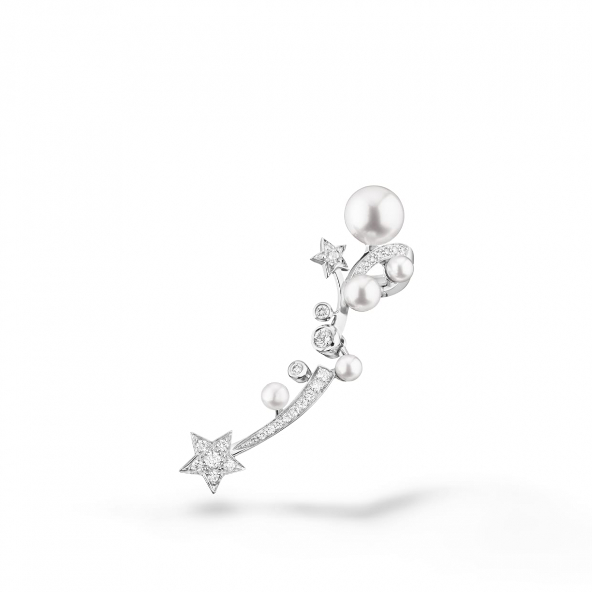 口罩帶常與耳環「糾纏不清」？推介10款防勾型貼耳精緻耳環