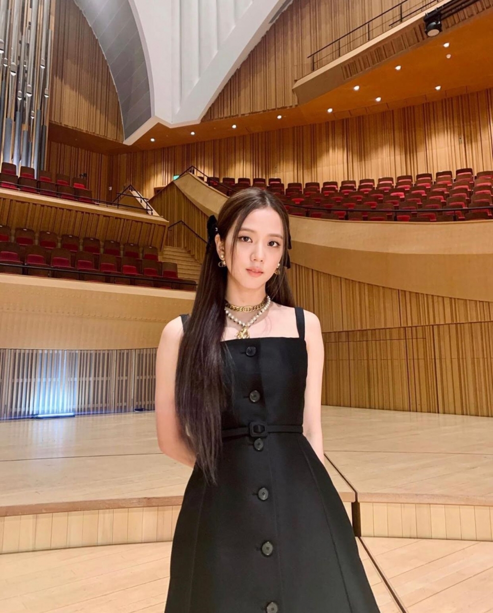 女神愛中分! 學 K-Pop 女神夏日中分髮型升氣質、時尚魅力 女神愛中分! 學 K-Pop 女神夏日中分髮型升氣質、時尚魅力