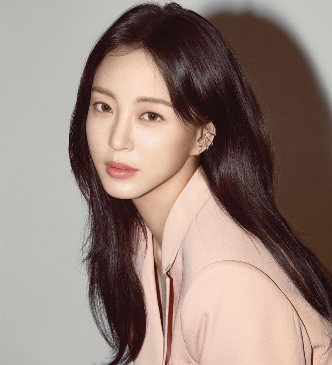 口罩帶常與耳環「糾纏不清」？推介10款防勾型貼耳精緻耳環