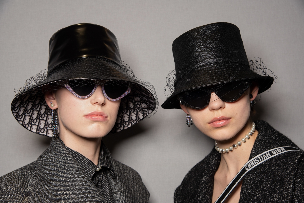 秋冬must have 帽款！學IG 26.8M粉BLACKPINK Lisa漁夫帽小顏術