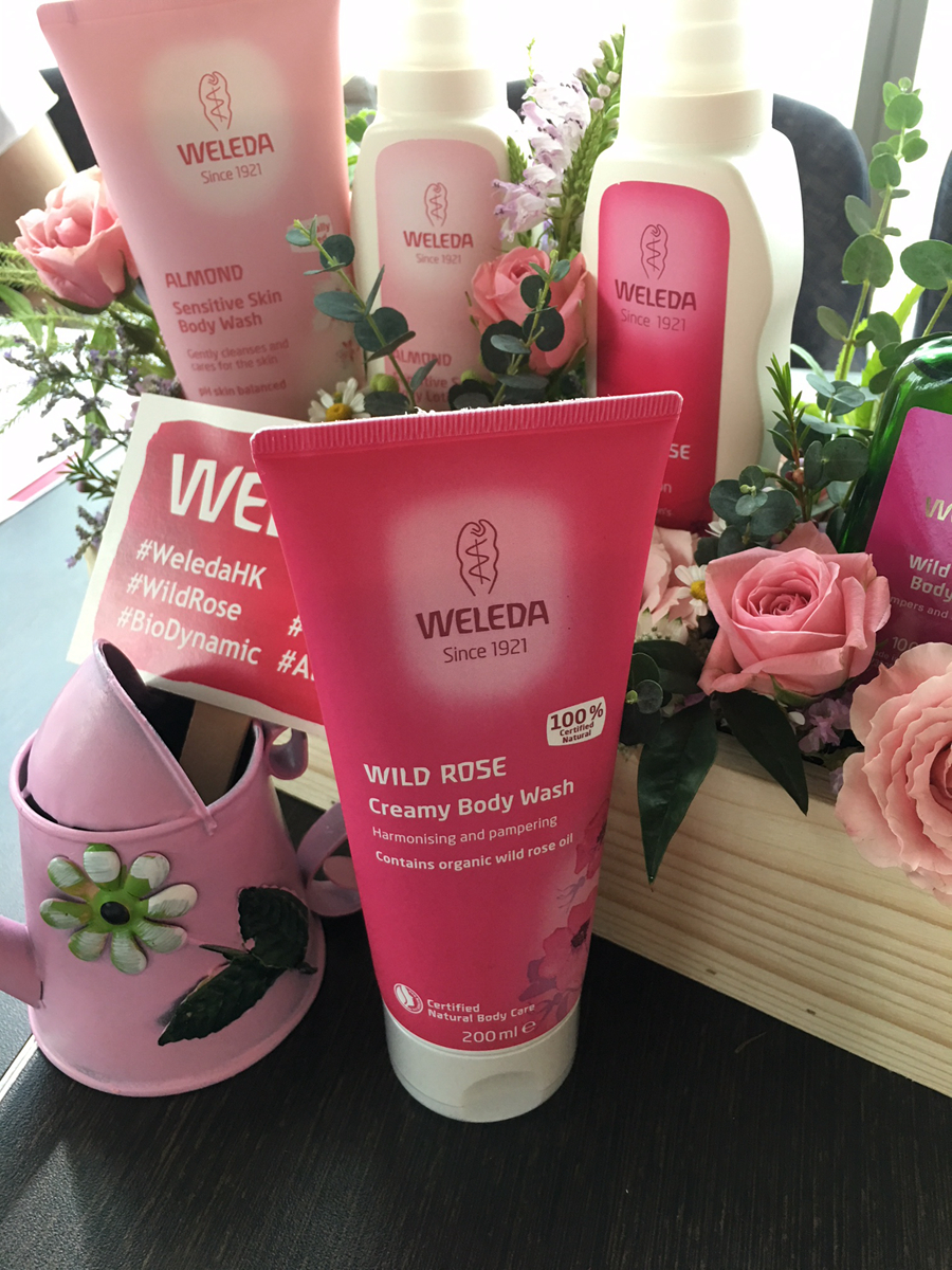 於秋冬或轉季日子,肌膚容易出現痕癢、泛紅等不適,而濃厚而潤滑的杏仁潔膚藴含大量的有機杏仁油,溫和潔膚之餘,當中豐富的不飽和脂肪酸、多種維他命及礦物質,消除沐浴後的不適感,加上陣陣的杏仁花甘香,怡人安神!