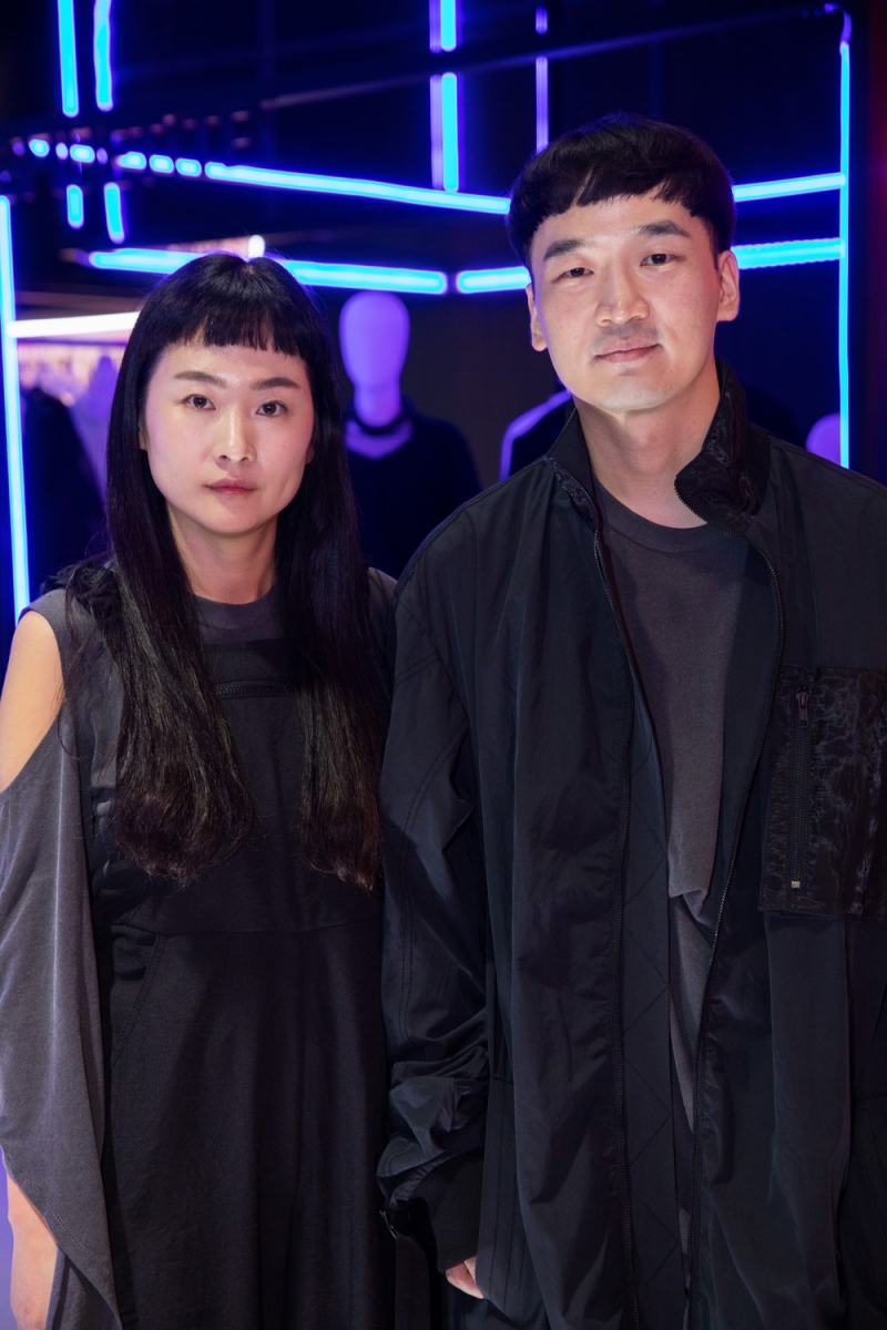 南韓的時裝設計師Byungmun Seo及Jina Um是品牌BMUET(TE)的創辦人