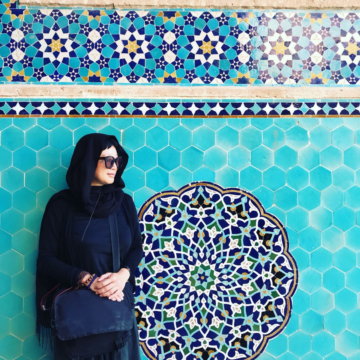 Corrin形容到訪伊朗覺得感動,街上總有人熱情地歡迎,更有人叫她告訴世界伊朗是怎麼樣的,從此看到世界的不公義。