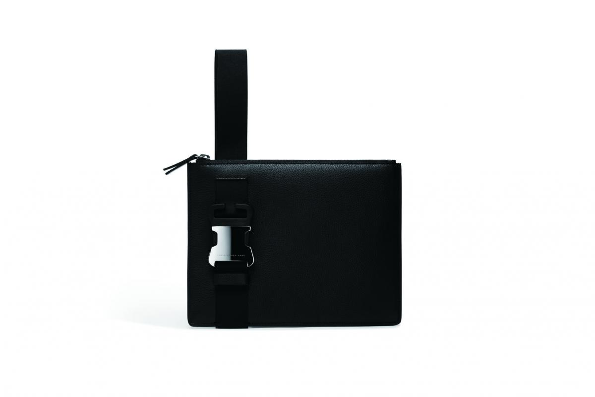 05.Christopher Kane 黑色皮帶扣 clutch $6,200 from On Pedder