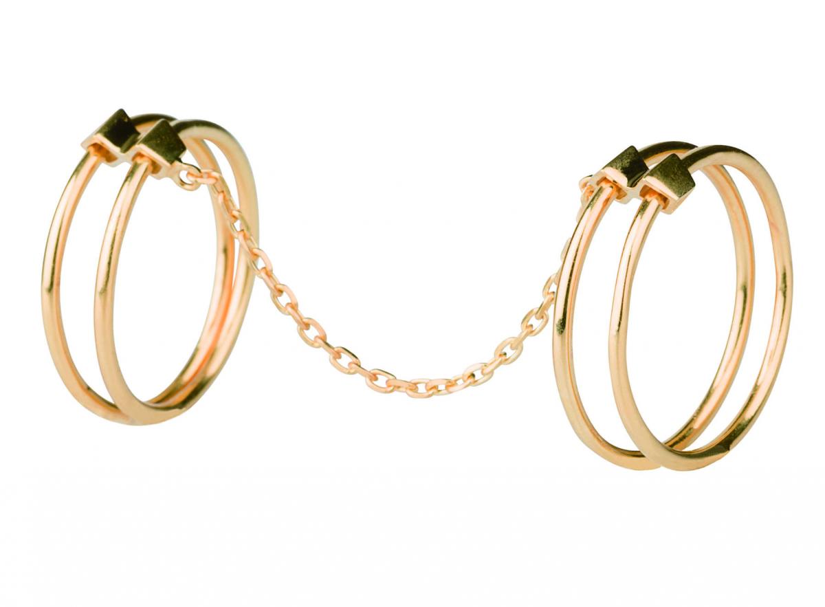 07.Maria Black 金屬雙環鏈扣戒指 $1,650 from Lane Crawford