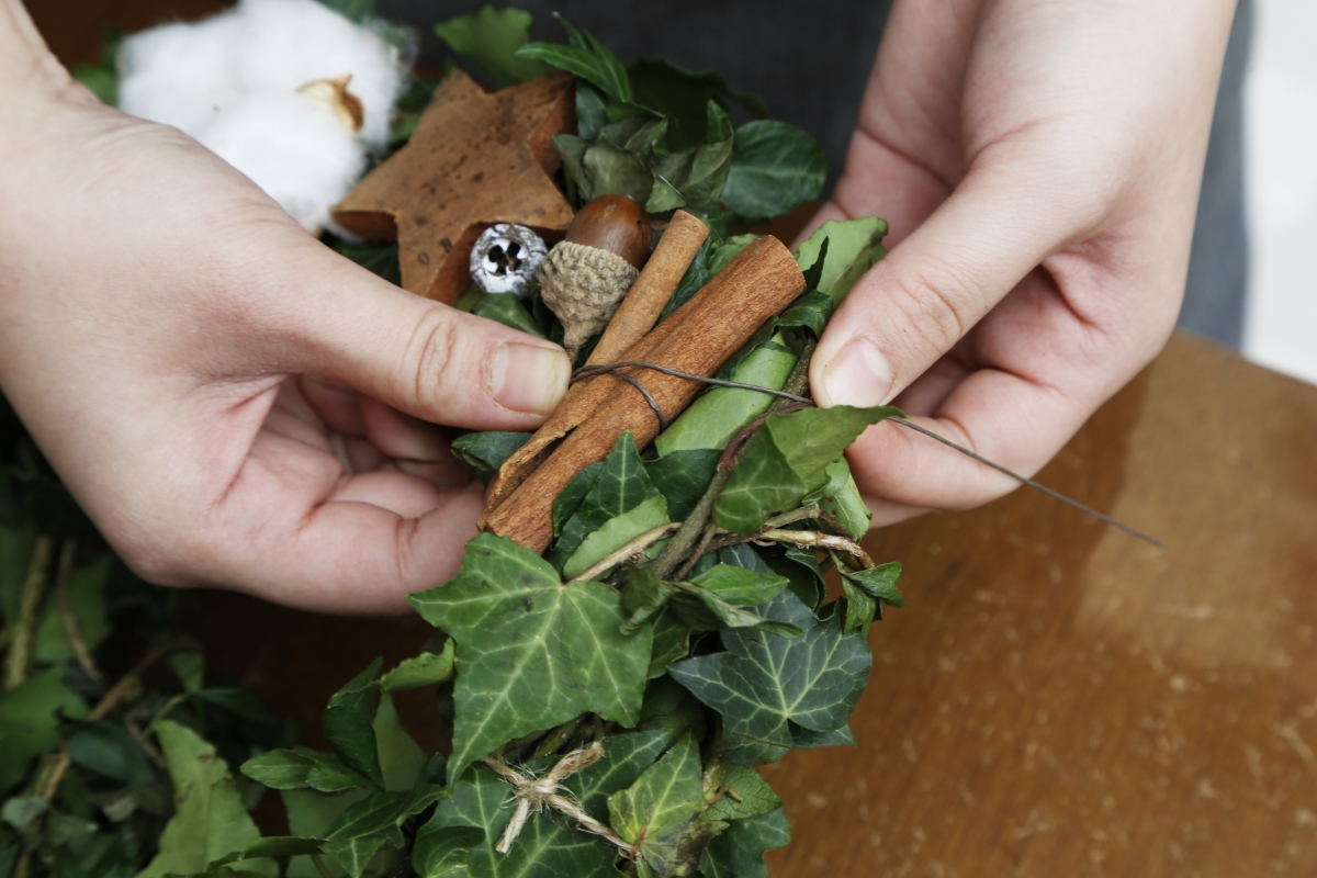 step 7_放上肉桂的方法跟木棉花一樣。