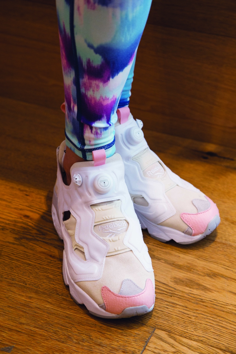 Yvette喜歡淺色的運動服飾,她這對Reebok Pump Fury也是白色配粉紅色為主。