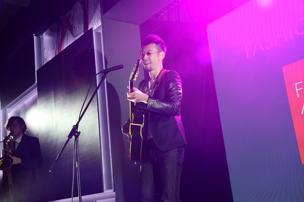 歌手黃靖為FASHION GALA EVENING獻唱