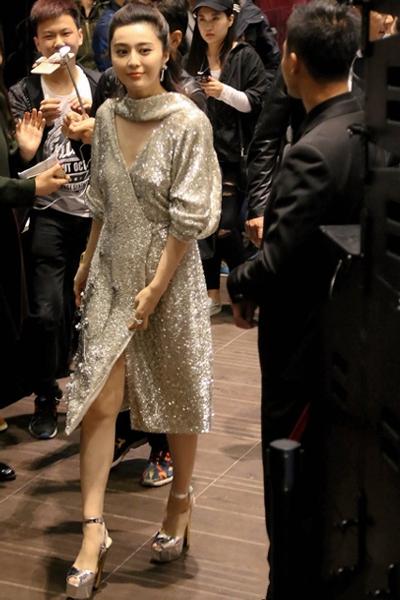 銀色衫可以很災難,連女神也......