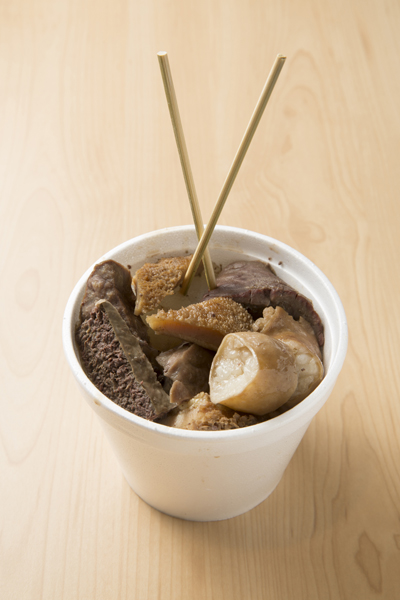 八座小食的招牌五香牛雜。