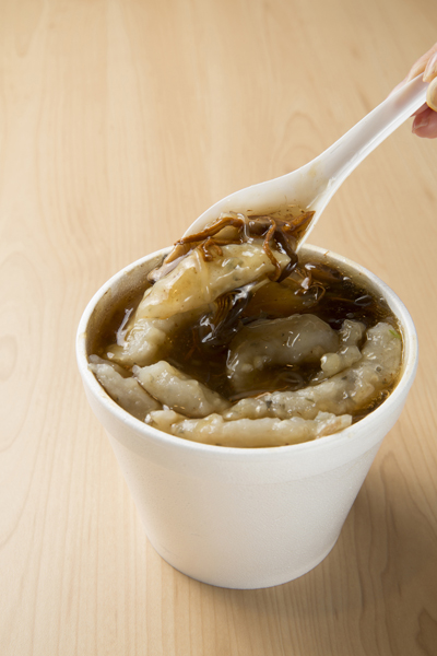 用鴨肉熬製湯底的魚肉碗仔翅,足料啊!