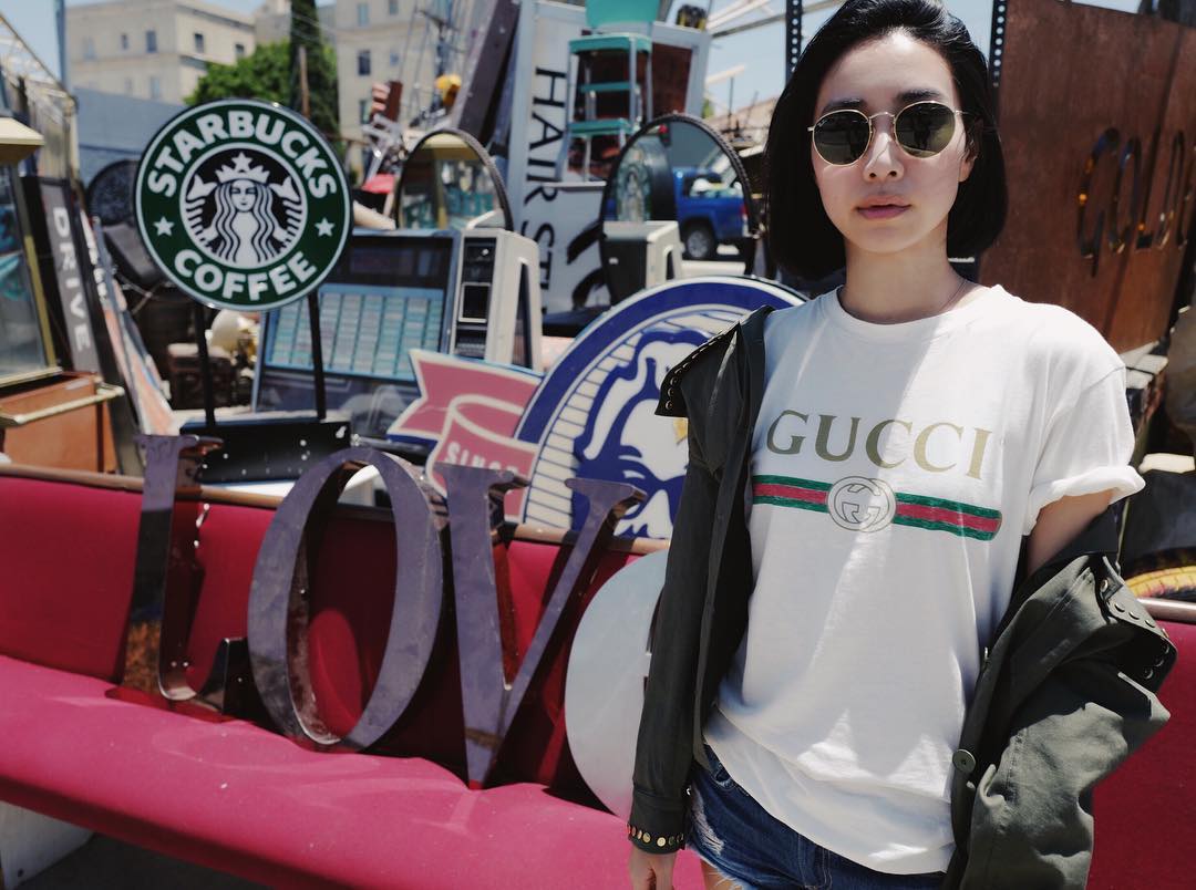 Kary識揀Gucci logo tee,又潮又有話題性。