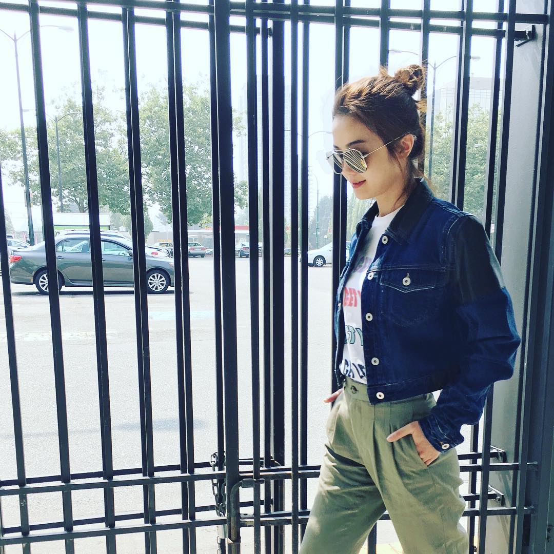 正菜妍誠意推介:McQ牛仔褸,I T 有售。