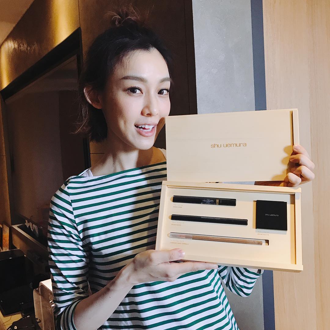 看來范范很喜歡橫間tee。