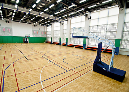 寬敞的校園內提供充足的運動設施。