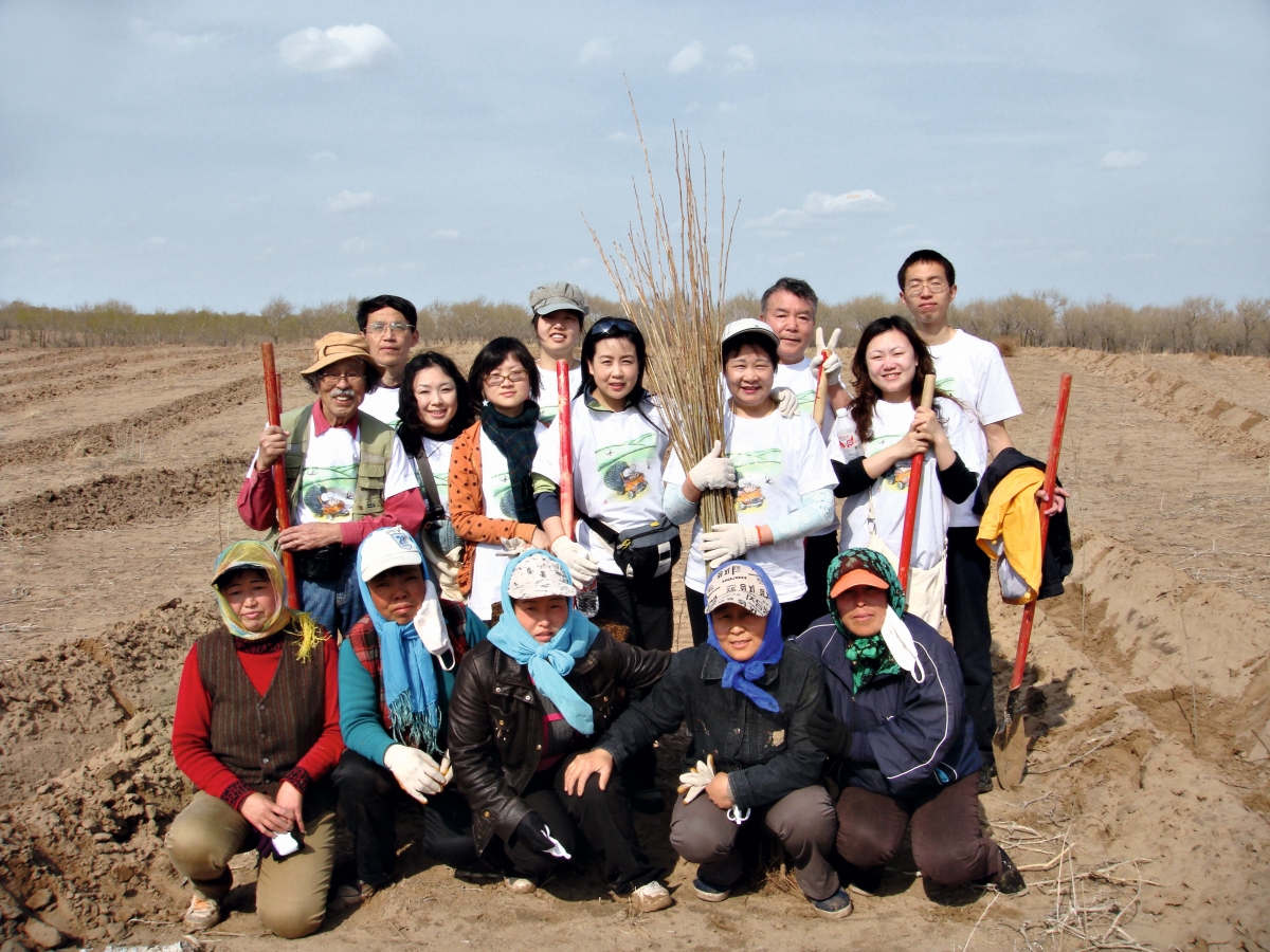 易解放和綠色生命的成員們改變了當地農民的生活。