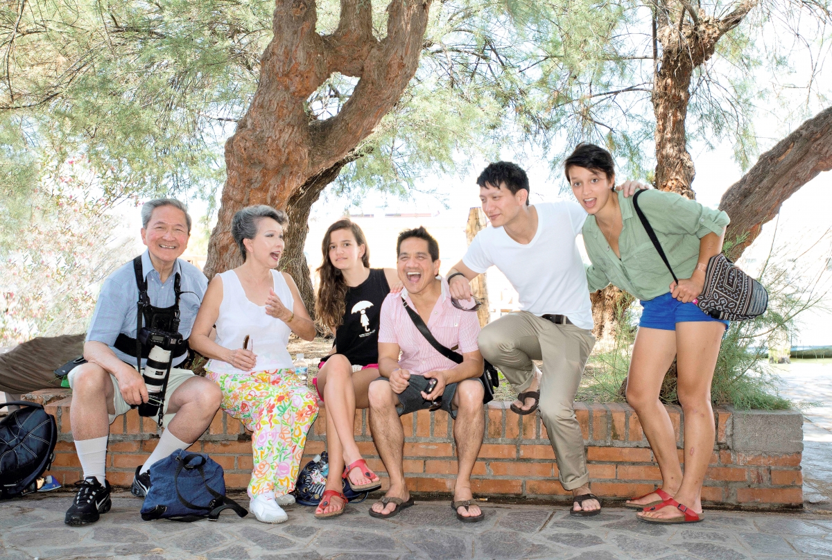 今年初與兒孫到意大利旅行。