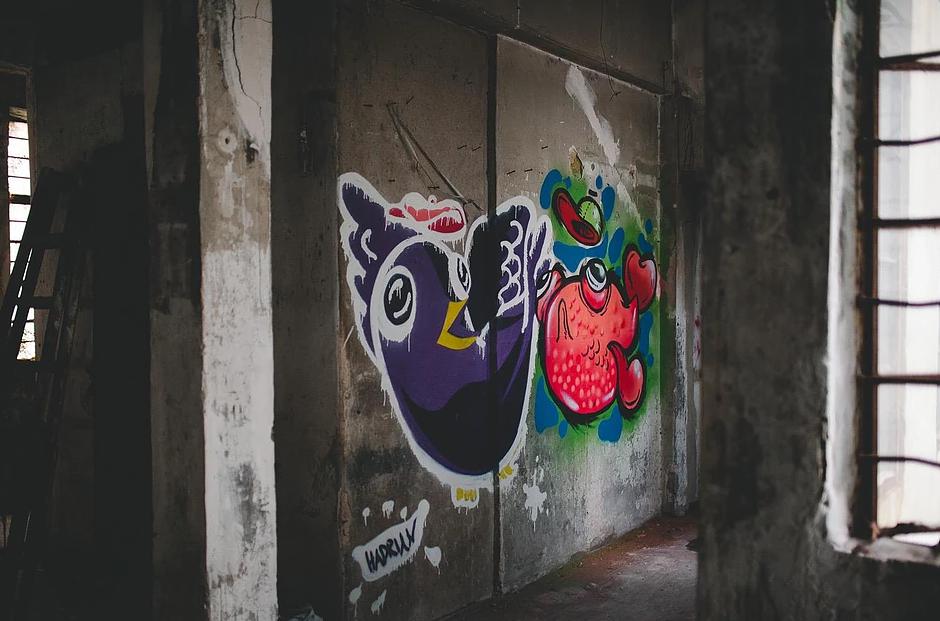 牆壁化妝師深夜塗鴉誌