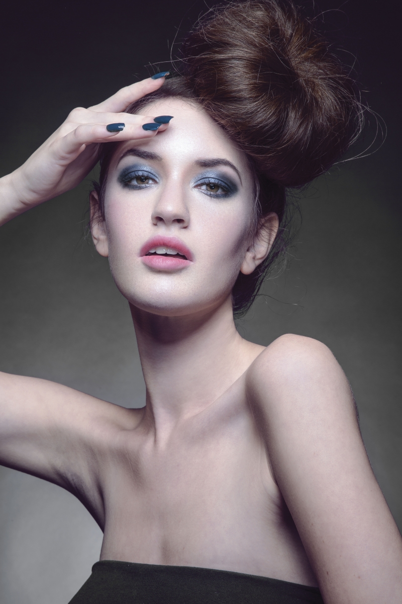 Dazzling Autumn 眼影‧甲妝配對美學